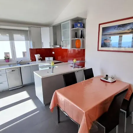 Apartment More דירה