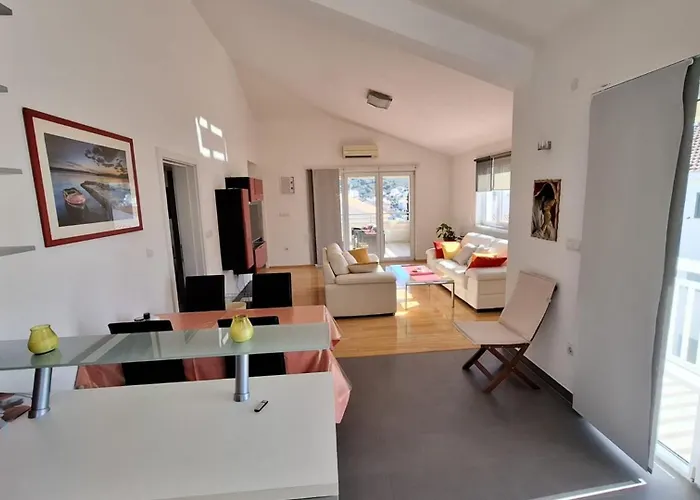 Apartment More 아파트